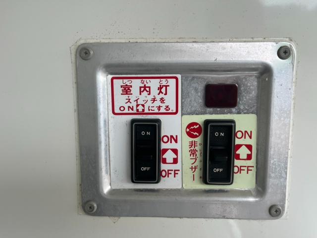ハイエースバン 　平成１７年式　冷凍車　バン　４ＷＤ　オートマチック　ＡＴ　ＤＥＮＮＳＯ　３度（15枚目）