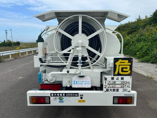 ダイナトラック  平成25年式 タンクローリー 車検付 マニュアル5速 切り替え4WD タンク容量3KL 消防書類有 ツインホースリール 2室タンク タンク ローリー ツーリール 4WD 2層 3KL(5枚目)
