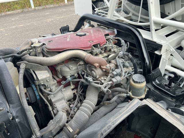 ダイナトラック  平成25年式 タンクローリー 車検付 マニュアル5速 切り替え4WD タンク容量3KL 消防書類有 ツインホースリール 2室タンク タンク ローリー ツーリール 4WD 2層 3KL(11枚目)