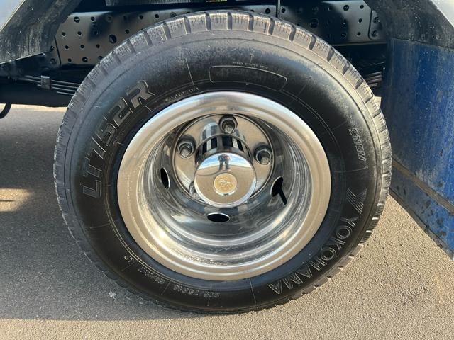 キャンター 平成24年式 平ボディー 標準ロング オートマ 総重量5t未満 AT限定可 準中型免許対応 メッキパーツ 平(16枚目)