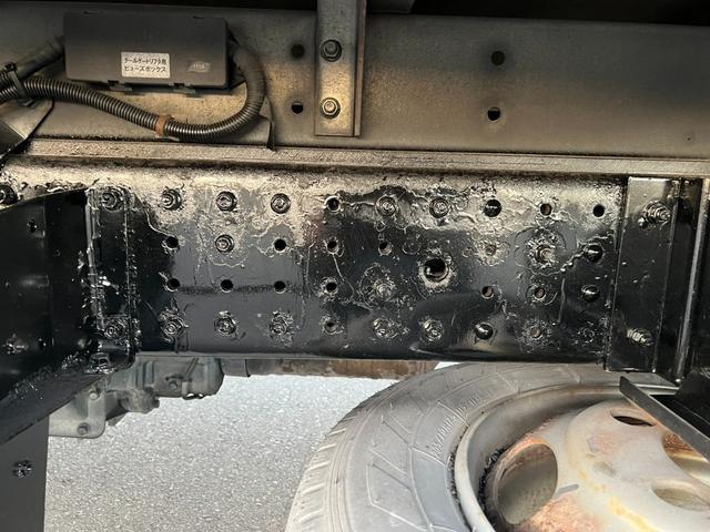 キャンター 　平成２３年式　アルミバン　パワーゲート　跳ね上げ　ＰＧ　ワイドロング　バン　デュオニック　ＡＴ限定可　車検付　積載３０００ｋｇ　昇降能力１０００Ｋｇ　荷台内寸（長さ４３５　幅２０８　高さ２２４）（10枚目）