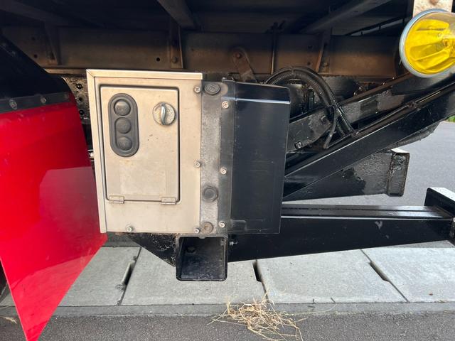 キャンター 　平成２３年式　アルミバン　パワーゲート　跳ね上げ　ＰＧ　ワイドロング　バン　デュオニック　ＡＴ限定可　車検付　積載３０００ｋｇ　昇降能力１０００Ｋｇ　荷台内寸（長さ４３５　幅２０８　高さ２２４）（15枚目）