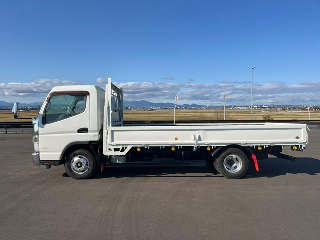 キャンター 　平成２６年式　ワイドロング　平ボディー　車両総重量５ｔ未満　　準中型免許対応　ＡＴ限定可　オートマ　準中型　平　荷台内寸（長さ４３３　幅１９２　高さ３８）（3枚目）