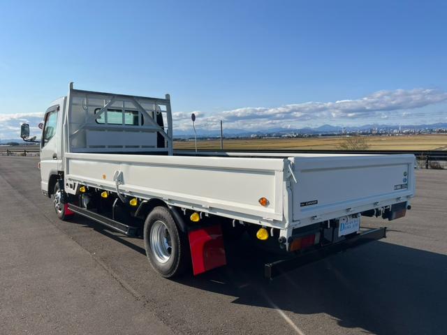 キャンター 　平成２６年式　ワイドロング　平ボディー　車両総重量５ｔ未満　　準中型免許対応　ＡＴ限定可　オートマ　準中型　平　荷台内寸（長さ４３３　幅１９２　高さ３８）（4枚目）