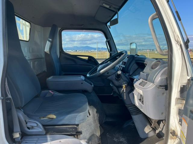 キャンター 　平成２６年式　ワイドロング　平ボディー　車両総重量５ｔ未満　　準中型免許対応　ＡＴ限定可　オートマ　準中型　平　荷台内寸（長さ４３３　幅１９２　高さ３８）（9枚目）