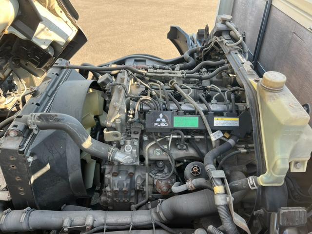 キャンター 　平成２６年式　ワイドロング　平ボディー　車両総重量５ｔ未満　　準中型免許対応　ＡＴ限定可　オートマ　準中型　平　荷台内寸（長さ４３３　幅１９２　高さ３８）（11枚目）