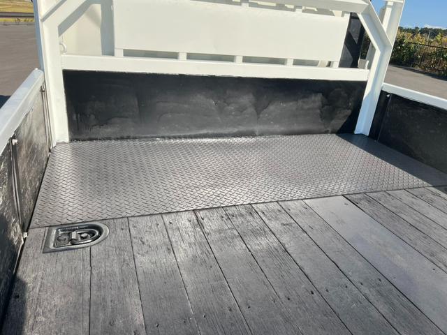 キャンター 　平成２６年式　ワイドロング　平ボディー　車両総重量５ｔ未満　　準中型免許対応　ＡＴ限定可　オートマ　準中型　平　荷台内寸（長さ４３３　幅１９２　高さ３８）（12枚目）