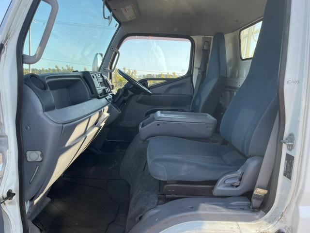 キャンター 　平成２６年式　ワイドロング　平ボディー　車両総重量５ｔ未満　　準中型免許対応　ＡＴ限定可　オートマ　準中型　平　荷台内寸（長さ４３３　幅１９２　高さ３８）（16枚目）