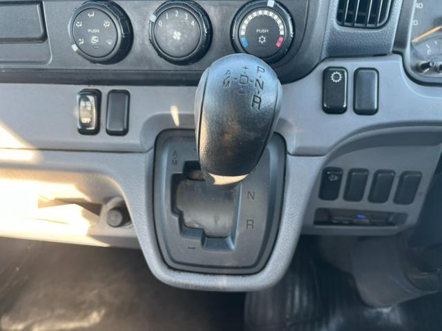 キャンター 　平成２６年式　ワイドロング　平ボディー　車両総重量５ｔ未満　　準中型免許対応　ＡＴ限定可　オートマ　準中型　平　荷台内寸（長さ４３３　幅１９２　高さ３８）（21枚目）