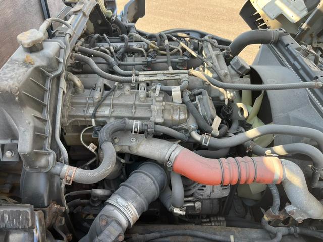 キャンター 　平成２６年式　ワイドロング　平ボディー　車両総重量５ｔ未満　　準中型免許対応　ＡＴ限定可　オートマ　準中型　平　荷台内寸（長さ４３３　幅１９２　高さ３８）（23枚目）