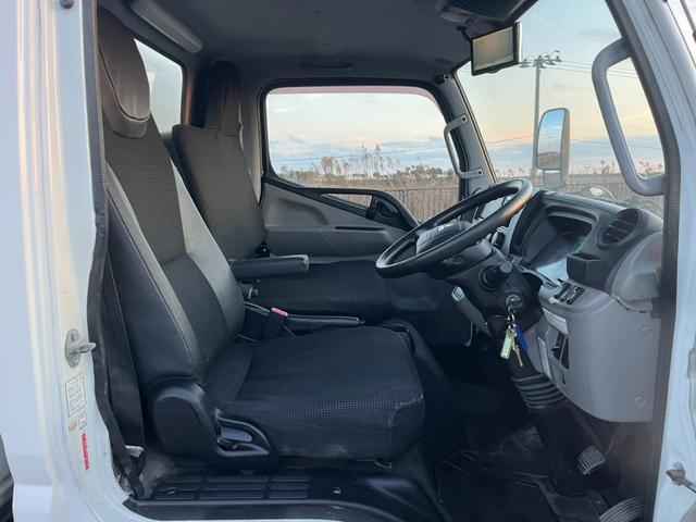 キャンター 　平成２８年式　パネルバン　デュオニック　ＡＴ限定可　準中型免許対応　フルタイム４ＷＤ　荷台内寸（長さ３１９　幅１８２　高さ１９０）（9枚目）