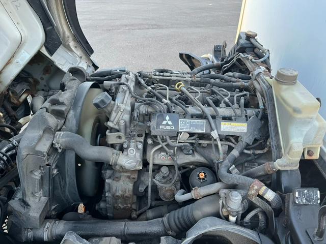 キャンター 　平成２８年式　パネルバン　デュオニック　ＡＴ限定可　準中型免許対応　フルタイム４ＷＤ　荷台内寸（長さ３１９　幅１８２　高さ１９０）（11枚目）