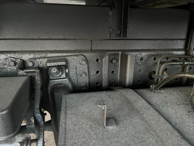 キャンター 　平成２８年式　パネルバン　デュオニック　ＡＴ限定可　準中型免許対応　フルタイム４ＷＤ　荷台内寸（長さ３１９　幅１８２　高さ１９０）（16枚目）