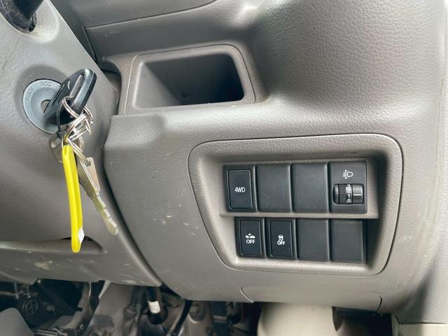 エブリイ ＰＣリミテッド　４ＷＤ　レーダーブレーキサポート装着車　キーレスエントリー　パワーウインドウ　ルーフキャリア　リースアップ　ワンオーナー（9枚目）