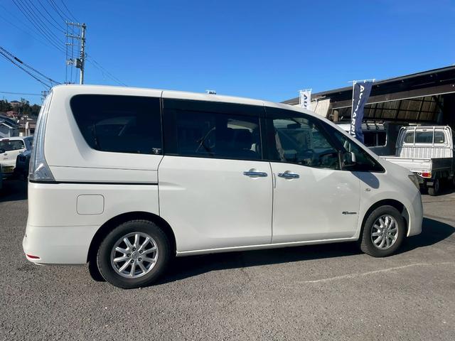 セレナ ２０Ｘ　Ｓ－ハイブリッド　ナビ　両側スライド・片側電動　スマートキー　電動格納ミラー　後席モニター　３列シート　フルフラット　ＣＶＴ　アルミホイール　盗難防止システム　衝突安全ボディ　ＡＢＳ（5枚目）