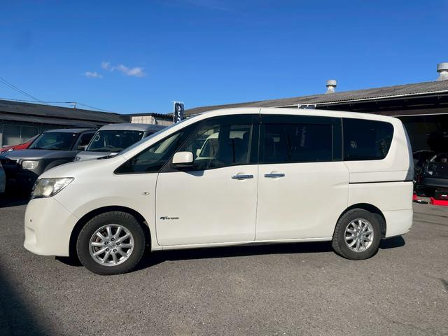 セレナ ２０Ｘ　Ｓ－ハイブリッド　ナビ　両側スライド・片側電動　スマートキー　電動格納ミラー　後席モニター　３列シート　フルフラット　ＣＶＴ　アルミホイール　盗難防止システム　衝突安全ボディ　ＡＢＳ（9枚目）