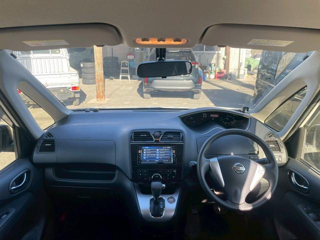 セレナ ２０Ｘ　Ｓ－ハイブリッド　ナビ　両側スライド・片側電動　スマートキー　電動格納ミラー　後席モニター　３列シート　フルフラット　ＣＶＴ　アルミホイール　盗難防止システム　衝突安全ボディ　ＡＢＳ（10枚目）