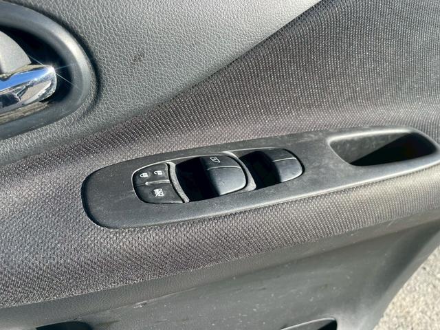 セレナ ２０Ｘ　Ｓ－ハイブリッド　ナビ　両側スライド・片側電動　スマートキー　電動格納ミラー　後席モニター　３列シート　フルフラット　ＣＶＴ　アルミホイール　盗難防止システム　衝突安全ボディ　ＡＢＳ（12枚目）