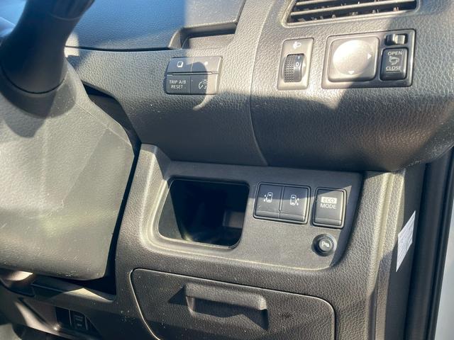 セレナ ２０Ｘ　Ｓ－ハイブリッド　ナビ　両側スライド・片側電動　スマートキー　電動格納ミラー　後席モニター　３列シート　フルフラット　ＣＶＴ　アルミホイール　盗難防止システム　衝突安全ボディ　ＡＢＳ（13枚目）