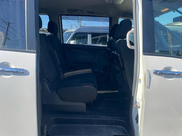 セレナ ２０Ｘ　Ｓ－ハイブリッド　ナビ　両側スライド・片側電動　スマートキー　電動格納ミラー　後席モニター　３列シート　フルフラット　ＣＶＴ　アルミホイール　盗難防止システム　衝突安全ボディ　ＡＢＳ（19枚目）