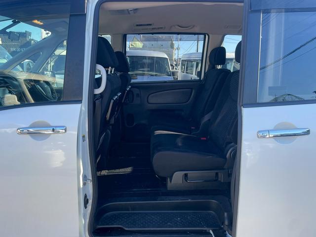 セレナ ２０Ｘ　Ｓ－ハイブリッド　ナビ　両側スライド・片側電動　スマートキー　電動格納ミラー　後席モニター　３列シート　フルフラット　ＣＶＴ　アルミホイール　盗難防止システム　衝突安全ボディ　ＡＢＳ（20枚目）