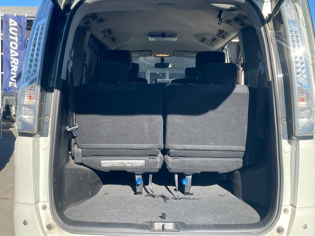 セレナ ２０Ｘ　Ｓ－ハイブリッド　ナビ　両側スライド・片側電動　スマートキー　電動格納ミラー　後席モニター　３列シート　フルフラット　ＣＶＴ　アルミホイール　盗難防止システム　衝突安全ボディ　ＡＢＳ（22枚目）