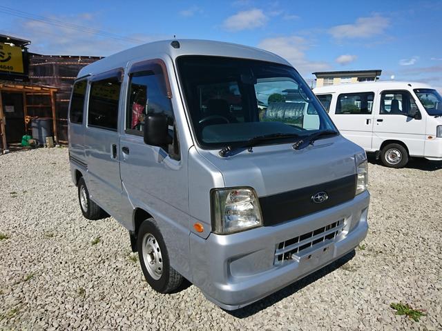 サンバーバン トランスポーター　車検２年付　エアコン　パワステ　パワーウインドウ　ＡＢＳ　オートマ　４ＷＤ　タイミングベルト交換済　キーレス　運転席／助手席エアバック　集中ロック付　左右スライドドア（5枚目）