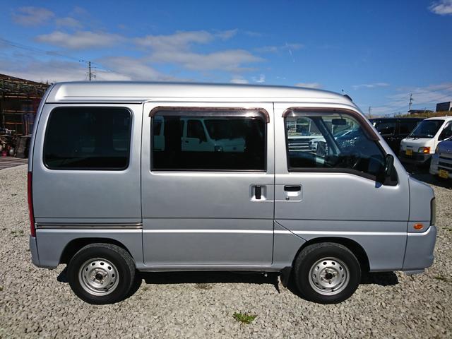 サンバーバン トランスポーター　車検２年付　エアコン　パワステ　パワーウインドウ　ＡＢＳ　オートマ　４ＷＤ　タイミングベルト交換済　キーレス　運転席／助手席エアバック　集中ロック付　左右スライドドア（6枚目）
