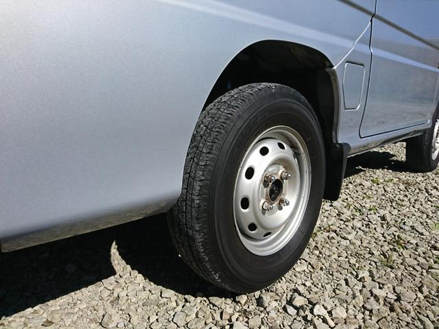 サンバーバン トランスポーター　車検２年付　エアコン　パワステ　パワーウインドウ　ＡＢＳ　オートマ　４ＷＤ　タイミングベルト交換済　キーレス　運転席／助手席エアバック　集中ロック付　左右スライドドア（10枚目）