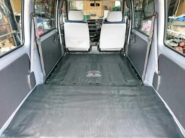サンバーバン トランスポーター　車検２年付　エアコン　パワステ　パワーウインドウ　ＡＢＳ　オートマ　４ＷＤ　タイミングベルト交換済　キーレス　運転席／助手席エアバック　集中ロック付　左右スライドドア（14枚目）