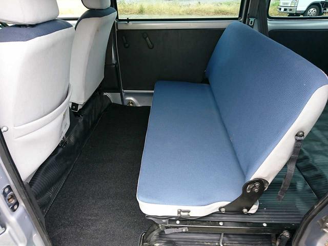 サンバーバン トランスポーター　車検２年付　エアコン　パワステ　パワーウインドウ　ＡＢＳ　オートマ　４ＷＤ　タイミングベルト交換済　キーレス　運転席／助手席エアバック　集中ロック付　左右スライドドア（17枚目）