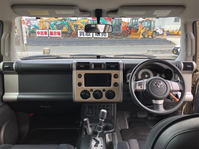 ＦＪクルーザー カラーパッケージ　４ＷＤ　ＥＴＣ　バックカメラ　クリアランスソナー　オートクルーズコントロール　ナビ　アルミホイール　キーレスエントリー　ＡＴ　盗難防止システム　衝突安全ボディ　ＣＤ　ＤＶＤ再生　ＵＳＢ（2枚目）