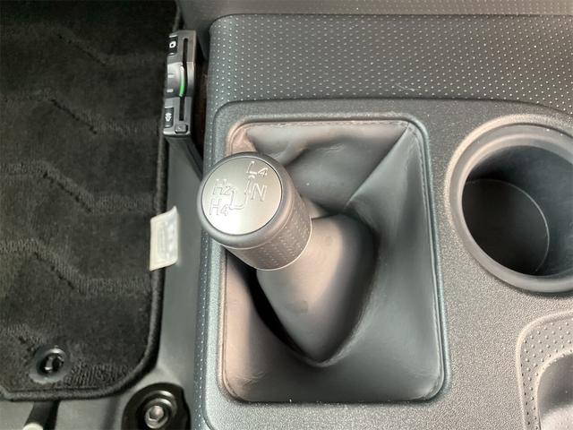 ＦＪクルーザー カラーパッケージ　４ＷＤ　ＥＴＣ　バックカメラ　クリアランスソナー　オートクルーズコントロール　ナビ　アルミホイール　キーレスエントリー　ＡＴ　盗難防止システム　衝突安全ボディ　ＣＤ　ＤＶＤ再生　ＵＳＢ（8枚目）