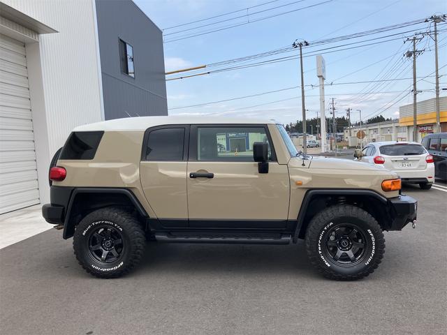 ＦＪクルーザー カラーパッケージ　４ＷＤ　ＥＴＣ　バックカメラ　クリアランスソナー　オートクルーズコントロール　ナビ　アルミホイール　キーレスエントリー　ＡＴ　盗難防止システム　衝突安全ボディ　ＣＤ　ＤＶＤ再生　ＵＳＢ（22枚目）