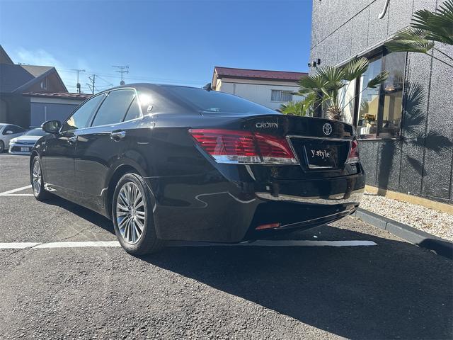 クラウンハイブリッド ロイヤルサルーンＧ　ＥＴＣ　オートクルーズコントロール　バックカメラ　ナビ　アルミホイール　オートマチックハイビーム　オートライト　ＨＩＤ　ＣＶＴ　シートヒーター　スマートキー　電動格納ミラー　盗難防止システム（5枚目）
