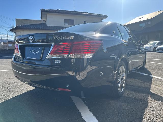 クラウンハイブリッド ロイヤルサルーンＧ　ＥＴＣ　オートクルーズコントロール　バックカメラ　ナビ　アルミホイール　オートマチックハイビーム　オートライト　ＨＩＤ　ＣＶＴ　シートヒーター　スマートキー　電動格納ミラー　盗難防止システム（7枚目）