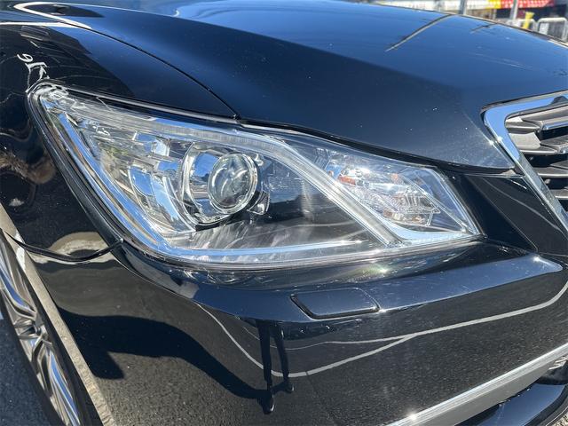 クラウンハイブリッド ロイヤルサルーンＧ　ＥＴＣ　オートクルーズコントロール　バックカメラ　ナビ　アルミホイール　オートマチックハイビーム　オートライト　ＨＩＤ　ＣＶＴ　シートヒーター　スマートキー　電動格納ミラー　盗難防止システム（11枚目）