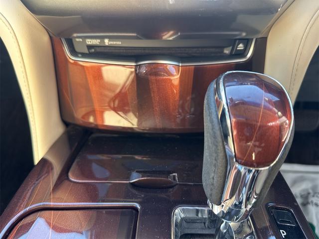 クラウンハイブリッド ロイヤルサルーンＧ　ＥＴＣ　オートクルーズコントロール　バックカメラ　ナビ　アルミホイール　オートマチックハイビーム　オートライト　ＨＩＤ　ＣＶＴ　シートヒーター　スマートキー　電動格納ミラー　盗難防止システム（15枚目）