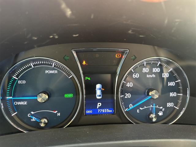 クラウンハイブリッド ロイヤルサルーンＧ　ＥＴＣ　オートクルーズコントロール　バックカメラ　ナビ　アルミホイール　オートマチックハイビーム　オートライト　ＨＩＤ　ＣＶＴ　シートヒーター　スマートキー　電動格納ミラー　盗難防止システム（19枚目）