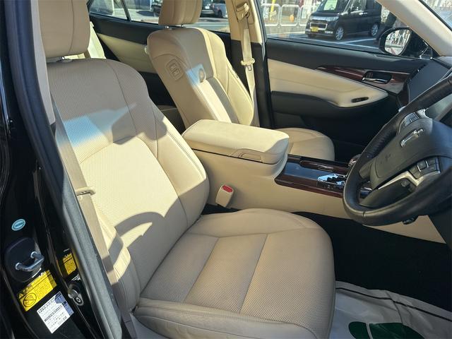 クラウンハイブリッド ロイヤルサルーンＧ　ＥＴＣ　オートクルーズコントロール　バックカメラ　ナビ　アルミホイール　オートマチックハイビーム　オートライト　ＨＩＤ　ＣＶＴ　シートヒーター　スマートキー　電動格納ミラー　盗難防止システム（29枚目）