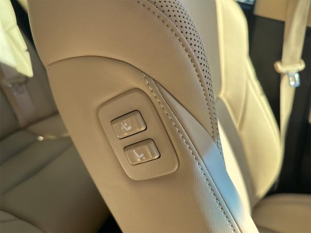 クラウンハイブリッド ロイヤルサルーンＧ　ＥＴＣ　オートクルーズコントロール　バックカメラ　ナビ　アルミホイール　オートマチックハイビーム　オートライト　ＨＩＤ　ＣＶＴ　シートヒーター　スマートキー　電動格納ミラー　盗難防止システム（30枚目）