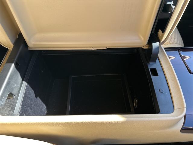 クラウンハイブリッド ロイヤルサルーンＧ　ＥＴＣ　オートクルーズコントロール　バックカメラ　ナビ　アルミホイール　オートマチックハイビーム　オートライト　ＨＩＤ　ＣＶＴ　シートヒーター　スマートキー　電動格納ミラー　盗難防止システム（31枚目）