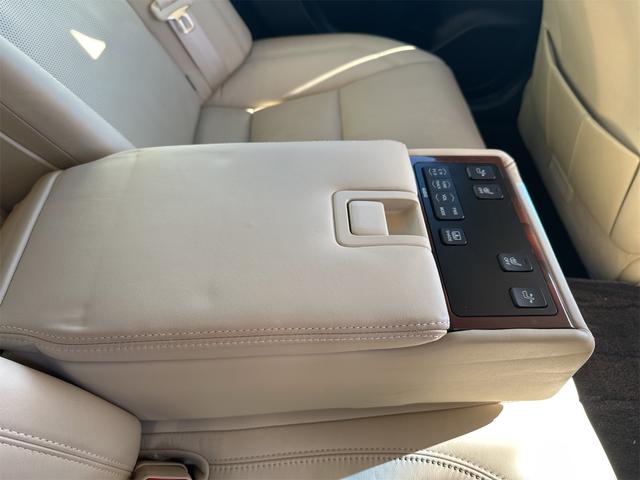 クラウンハイブリッド ロイヤルサルーンＧ　ＥＴＣ　オートクルーズコントロール　バックカメラ　ナビ　アルミホイール　オートマチックハイビーム　オートライト　ＨＩＤ　ＣＶＴ　シートヒーター　スマートキー　電動格納ミラー　盗難防止システム（32枚目）