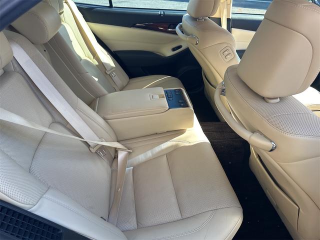 クラウンハイブリッド ロイヤルサルーンＧ　ＥＴＣ　オートクルーズコントロール　バックカメラ　ナビ　アルミホイール　オートマチックハイビーム　オートライト　ＨＩＤ　ＣＶＴ　シートヒーター　スマートキー　電動格納ミラー　盗難防止システム（33枚目）