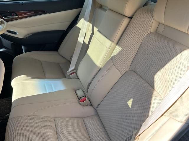 クラウンハイブリッド ロイヤルサルーンＧ　ＥＴＣ　オートクルーズコントロール　バックカメラ　ナビ　アルミホイール　オートマチックハイビーム　オートライト　ＨＩＤ　ＣＶＴ　シートヒーター　スマートキー　電動格納ミラー　盗難防止システム（42枚目）