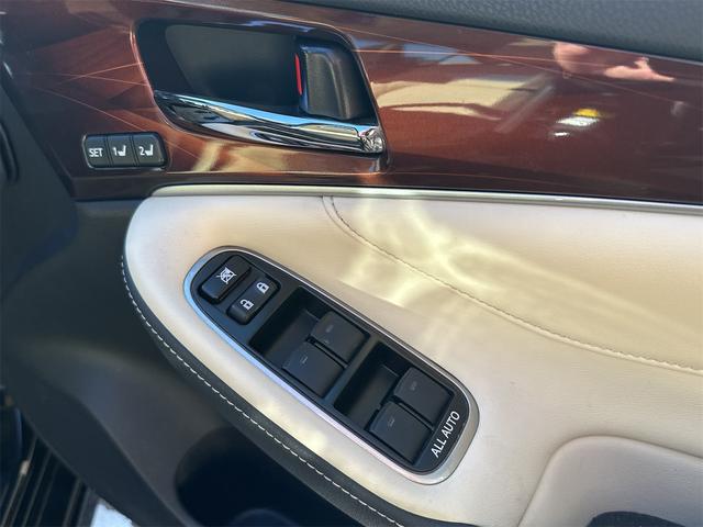 クラウンハイブリッド ロイヤルサルーンＧ　ＥＴＣ　オートクルーズコントロール　バックカメラ　ナビ　アルミホイール　オートマチックハイビーム　オートライト　ＨＩＤ　ＣＶＴ　シートヒーター　スマートキー　電動格納ミラー　盗難防止システム（44枚目）