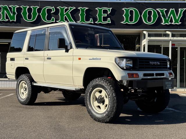 ランドクルーザープラド SXワイド 排ガス対策済み!日本全国登録可能! リビルトエンジン載せ替え済み! ナローボディー加工済み オールドイングリッシュホワイト塗装済み 2インチリフトアップ ブラッドレイV16アルミホイール ナルディー(2枚目)