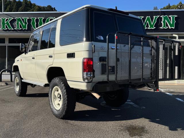 ランドクルーザープラド SXワイド 排ガス対策済み!日本全国登録可能! リビルトエンジン載せ替え済み! ナローボディー加工済み オールドイングリッシュホワイト塗装済み 2インチリフトアップ ブラッドレイV16アルミホイール ナルディー(8枚目)