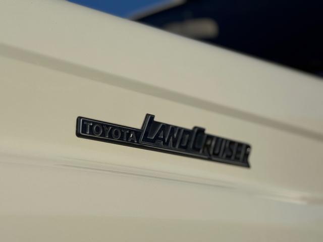 ランドクルーザープラド SXワイド 排ガス対策済み!日本全国登録可能! リビルトエンジン載せ替え済み! ナローボディー加工済み オールドイングリッシュホワイト塗装済み 2インチリフトアップ ブラッドレイV16アルミホイール ナルディー(18枚目)