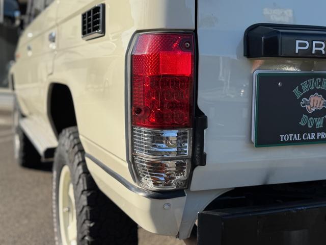 ランドクルーザープラド SXワイド 排ガス対策済み!日本全国登録可能! リビルトエンジン載せ替え済み! ナローボディー加工済み オールドイングリッシュホワイト塗装済み 2インチリフトアップ ブラッドレイV16アルミホイール ナルディー(22枚目)